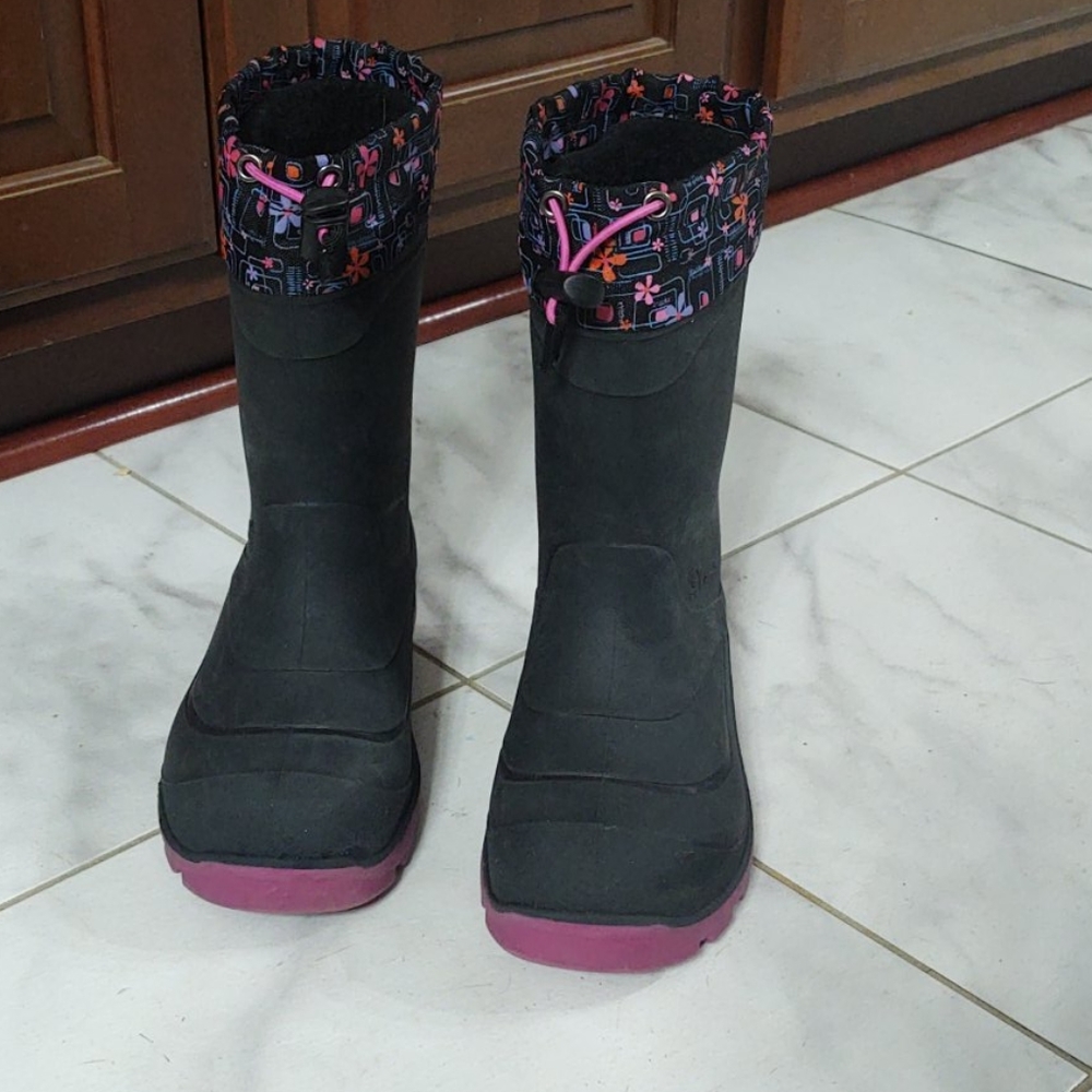 Kamik waterproof boots, sz3